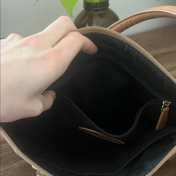 FOSSIL Tan and Black Women's Crossbody Messenger Bag - Picture 9 of 13